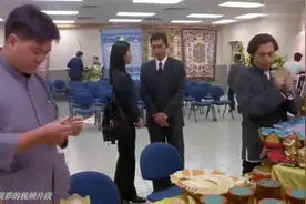 偶像惨死面目全非，遗体化妆师失去理智，竟假扮偶像入棺陪葬！视频封面