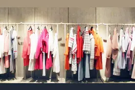 在网上买衣服和实体店买，有区别么？看完总算知道了！视频封面