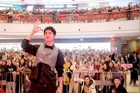 刘昊然来南昌路演啦！弟弟超级有礼貌，全场尖叫走起视频封面