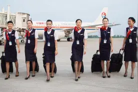 飞机上的空调那么凉，空姐为什么非要穿裙子？今天告诉你答案视频封面