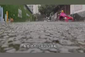 近日江南阴雨连绵，出行基本都要坐船。我开船带您去看绳金塔。