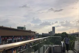 南京地铁十条线几乎覆盖全南京，每天人流量300万，厉害了！视频封面
