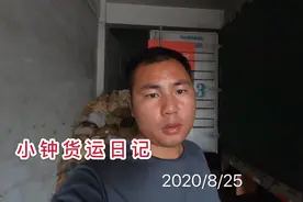 工地老板有钱，为了好卸货，花8万买一台新叉车视频封面