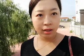 小丽走进校园为孩子办理掌上银行，以后孩子缴纳学费一部手机搞定
