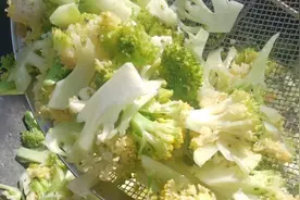西蓝花干你会做吗？简单易学，焯水晾晒，比新鲜的口感好，又爽脆