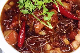 小饭做的家常小炖肉，30块钱就能让你学会，肉香四溢，超级下饭视频封面