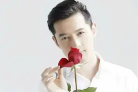 胡歌多年单身！袁弘爆料，胡妈妈直言有心仪对象！视频封面