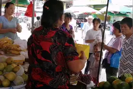 广西小小一个镇十几万人口，赶集叫趁圩，被称“小香港”生意好视频封面