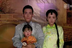 杨蓉逛灯会偶遇前夫朱一龙 没想到还拍了全家福 朱一龙更像男一号视频封面