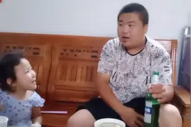 减肥瘦了8斤，晚饭1瓶啤酒1碗丝瓜汤，媳妇:一瓶啤酒能顶两馒头视频封面