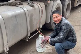 卡友打了6年工攒钱买了属于自己的半挂车，现在年入15万元！视频封面