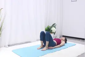一组快速瘦腿的动作，每天早上空腹做，还能练肚子