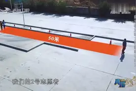 走路时戴耳机导致惨剧发生，通过实验证明戴耳机对听力的影响多大视频封面