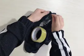 黑色衣服容易粘毛？三个小窍门，轻松去除粘毛，让衣服焕然一新视频封面