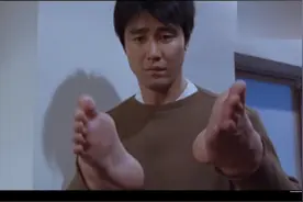 韩喜剧:男主被捉弄，手脚位置互换视频封面