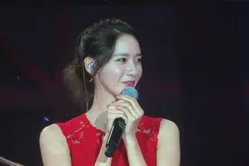 韩国女神林允儿中文翻唱《小幸运》，没想到中文歌都唱这么好了？视频封面