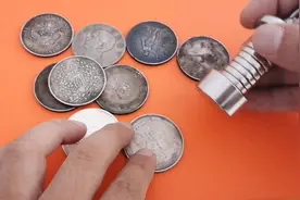 磁铁能把银元吸翻！假货？神奇的银元鉴定器这么玩才对！视频封面