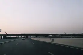 体验洛吉快速路实拍，比市区道路还宽，未来孟津吉利有望大变化视频封面