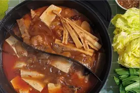 火锅鸡就得这么做，用料都是鸡腿鸡翅鸡胗子，鸡肉酥烂麻辣够味