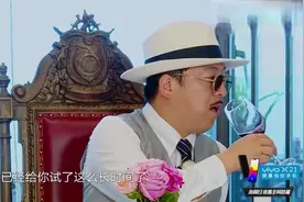 张艺兴吃饭太香了，仰头大口吃肉，看来是真的饿视频封面