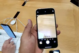 苹果12有个新功能，是不是有呼吸灯？视频封面