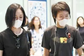 窦靖童周迅被曝领证？相处很“甜蜜”她们相差23岁友谊是真甜视频封面