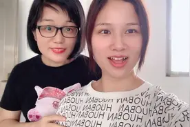 46岁的阿姨跟25岁阿丽对比简直就是个姐姐，这皮肤真的太好了