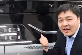 450万宇通U12黑金刚无人驾驶公交车 真的可以实现无人驾驶吗？视频封面