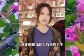 女孩和男友逛街被老同学嘲笑，最后男友这样做让同学羡慕嫉妒恨视频封面