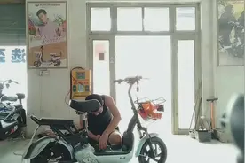 修车小哥透露以旧换新卖一辆新电动车，到底能挣多少钱。视频封面