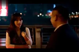 分手后小伙送别女友,分别的瞬间小伙崩溃了,追着汽车狂奔视频封面