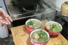 农村美食红薯渣丸子汤怎么做？软糯可口，朋友：快点给我来两碗视频封面
