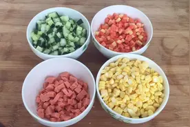 火腿肠玉米胡萝卜黄瓜这样做，营养美味，3岁宝宝每周吃3回