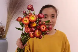 男人喜欢鲜花是一种什么心态？花艺师觉得很正常，网友们怎么看呢视频封面