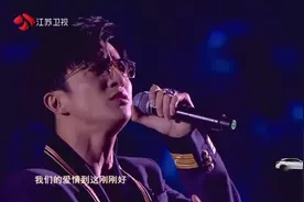 薛之谦 现场版《刚刚好》全程安静听他唱歌，多少人默默的哭了视频封面