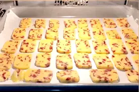 酥脆香甜的蔓越莓饼干，一口吃上瘾。你放心吃吧，低脂少糖版。视频封面