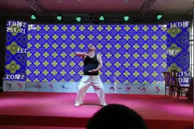 气功大师，生吞铁球。视频封面