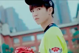 王俊凯眼睛可真好看！里面有晴雨、日月、山川，花，小凯超甜混剪