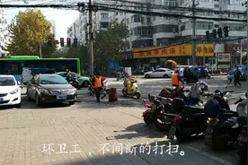 40年前，环卫工是早上4点多工作，早晚干活，现在是一天不间断的视频封面