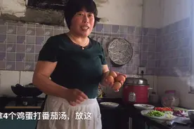 婷婷爸爸在外桔秆还田非常辛苦，婷婷妈妈在家做好饭菜去接他视频封面