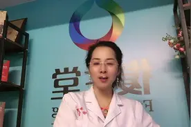 嘴上长泡很疼哦！😰😰