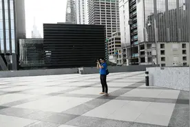 老外参观深圳证券交易所，一来就不断拍照，这是为什么？视频封面