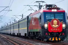 京广线不愧为重要交通枢纽货运火车一列接着一列基本都是中欧班列视频封面