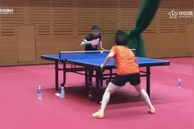 朱雨玲现身训练馆 邱贻可亲自上阵陪练