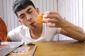 温州小伙不会吃辣挑战吃辣片，能吃几包呢？舌头都麻了视频封面