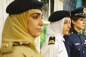 乌克兰迎来特别援军，大批女兵打头阵，作风残酷令俄军很头疼视频封面