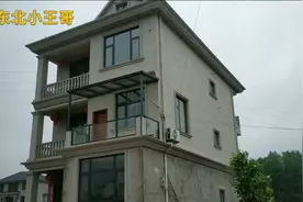 农村独栋现代风小洋楼，占地80平，你们觉得小户型接地气吗视频封面