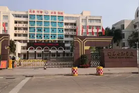 7000多名学生的九年一贯制学校，海南白驹学校，疫情下如此冷清！视频封面