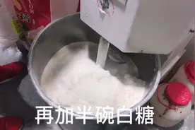中华著名小吃小笼包发面，酵母加老面，可以不用二次醒发视频封面