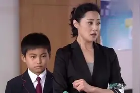 儿子被同学的家长诬陷，妈妈霸气反驳，同学家长瞬间陷入沉思！视频封面